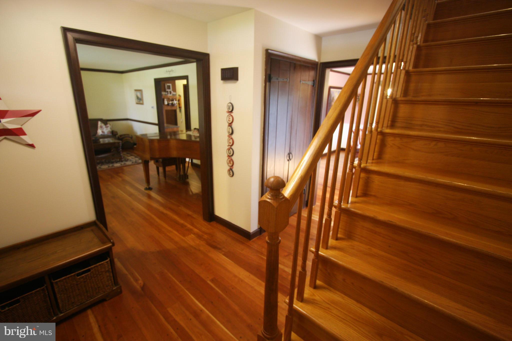 6207 New London Road New Market, MD 21774 - Photo 2 of 30 Foyer and Extra Wide Staircase