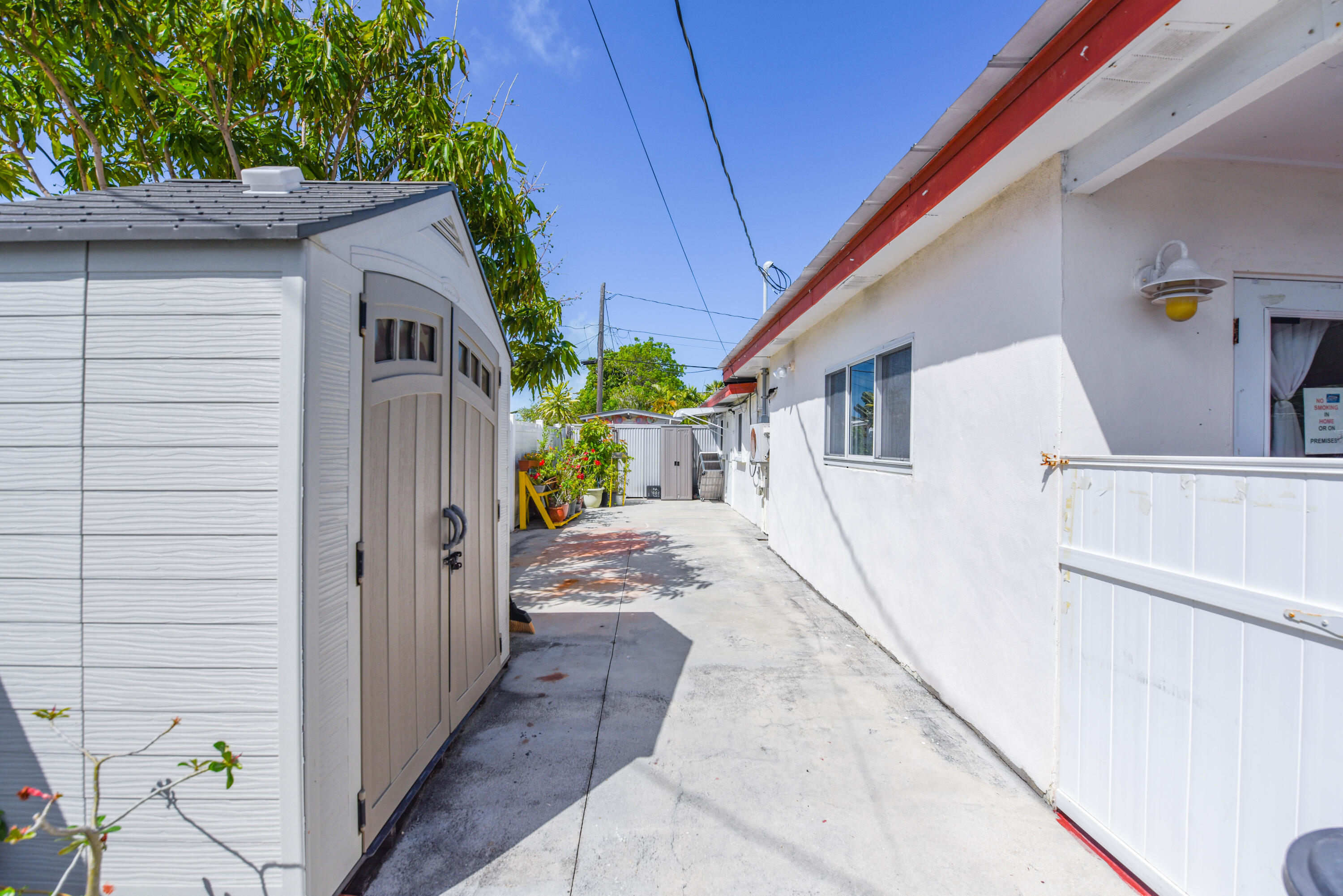 1524 5th Street Key West, FL 33040 - Photo 22 of 31 Side yard