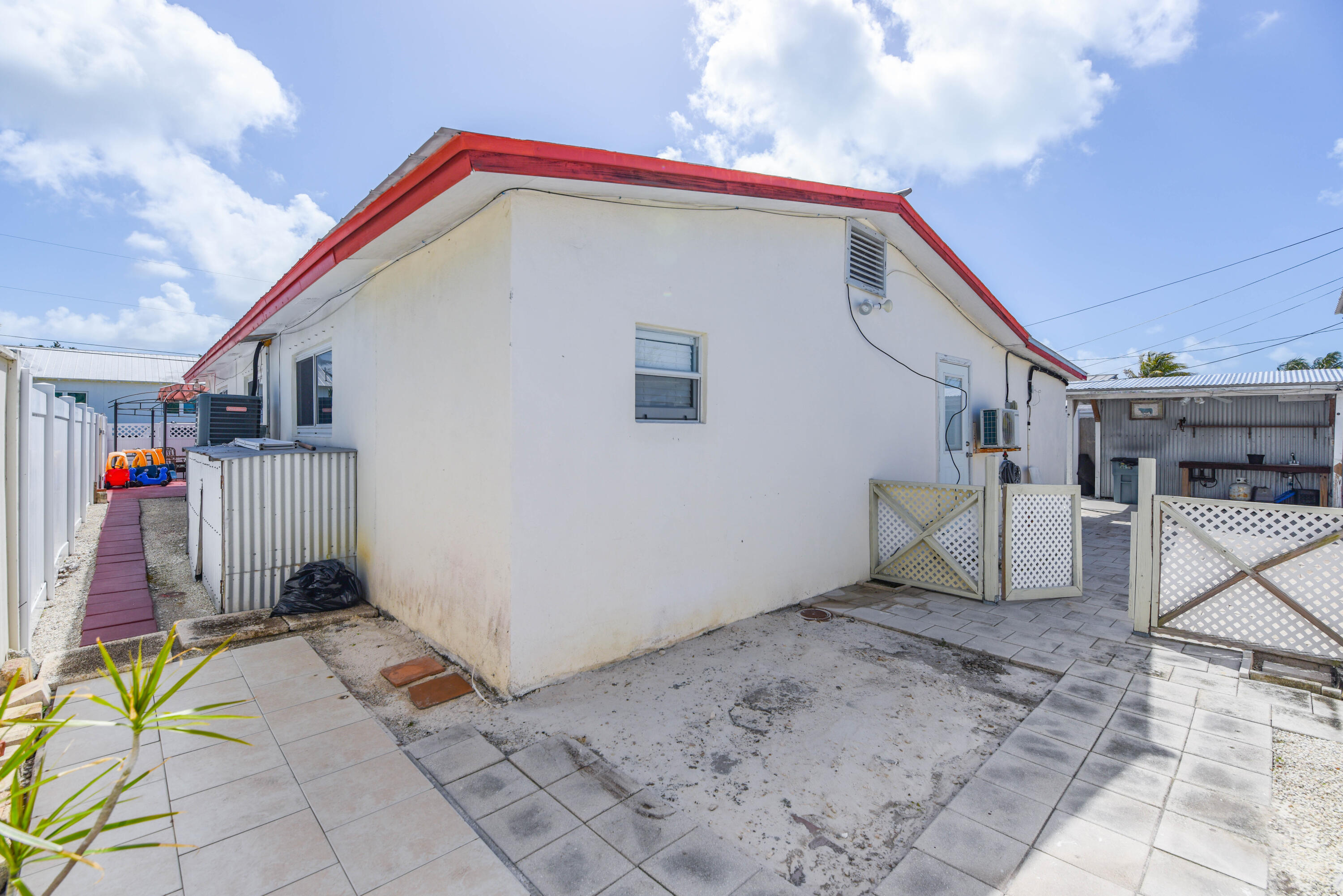 1524 5th Street Key West, FL 33040 - Photo 30 of 31 yard3
