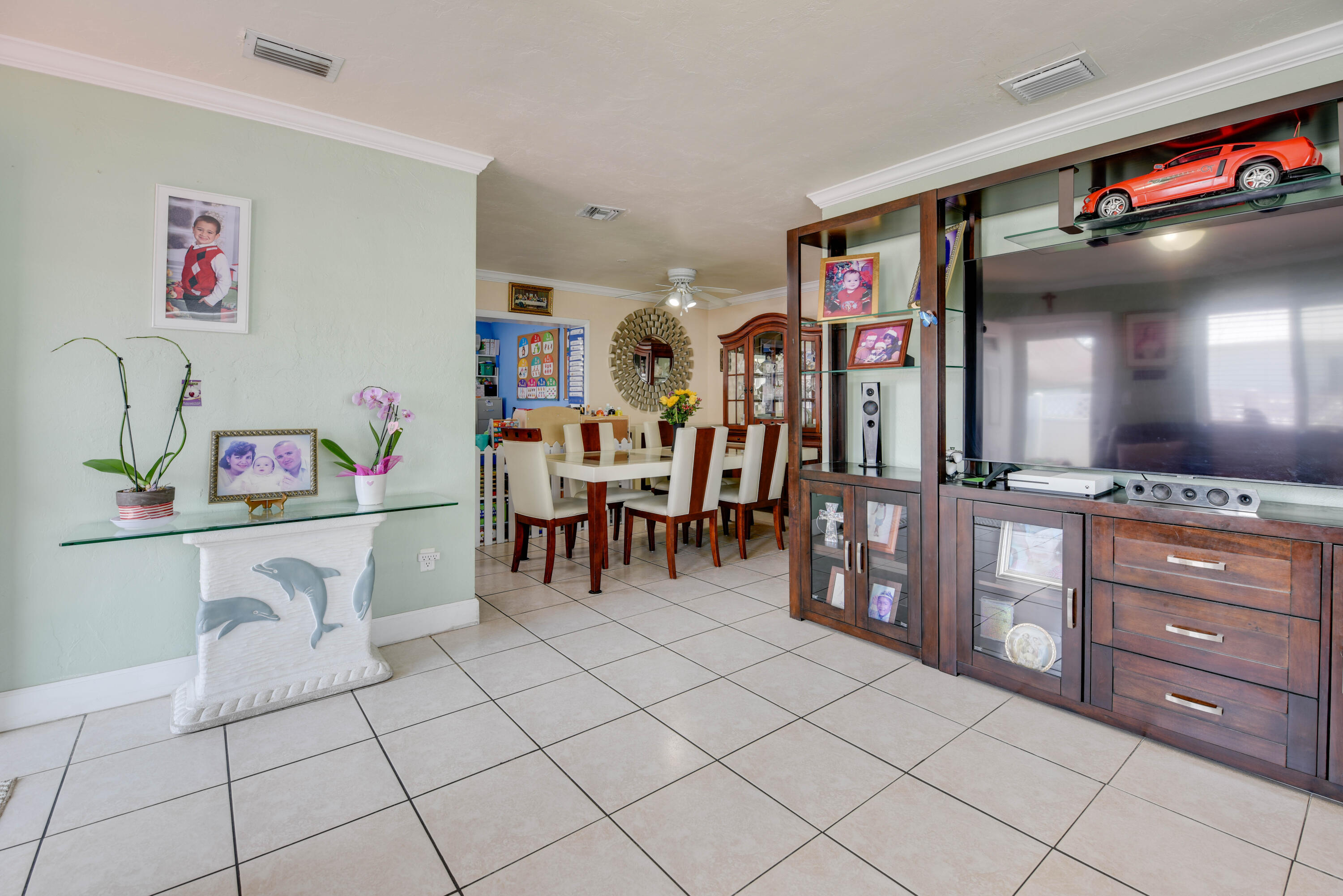 1524 5th Street Key West, FL 33040 - Photo 6 of 31 living room