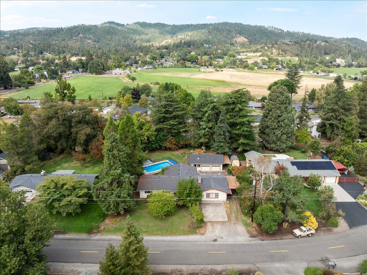 3307 Freeland Road Central Point, OR 97502 - Photo 33 of 34