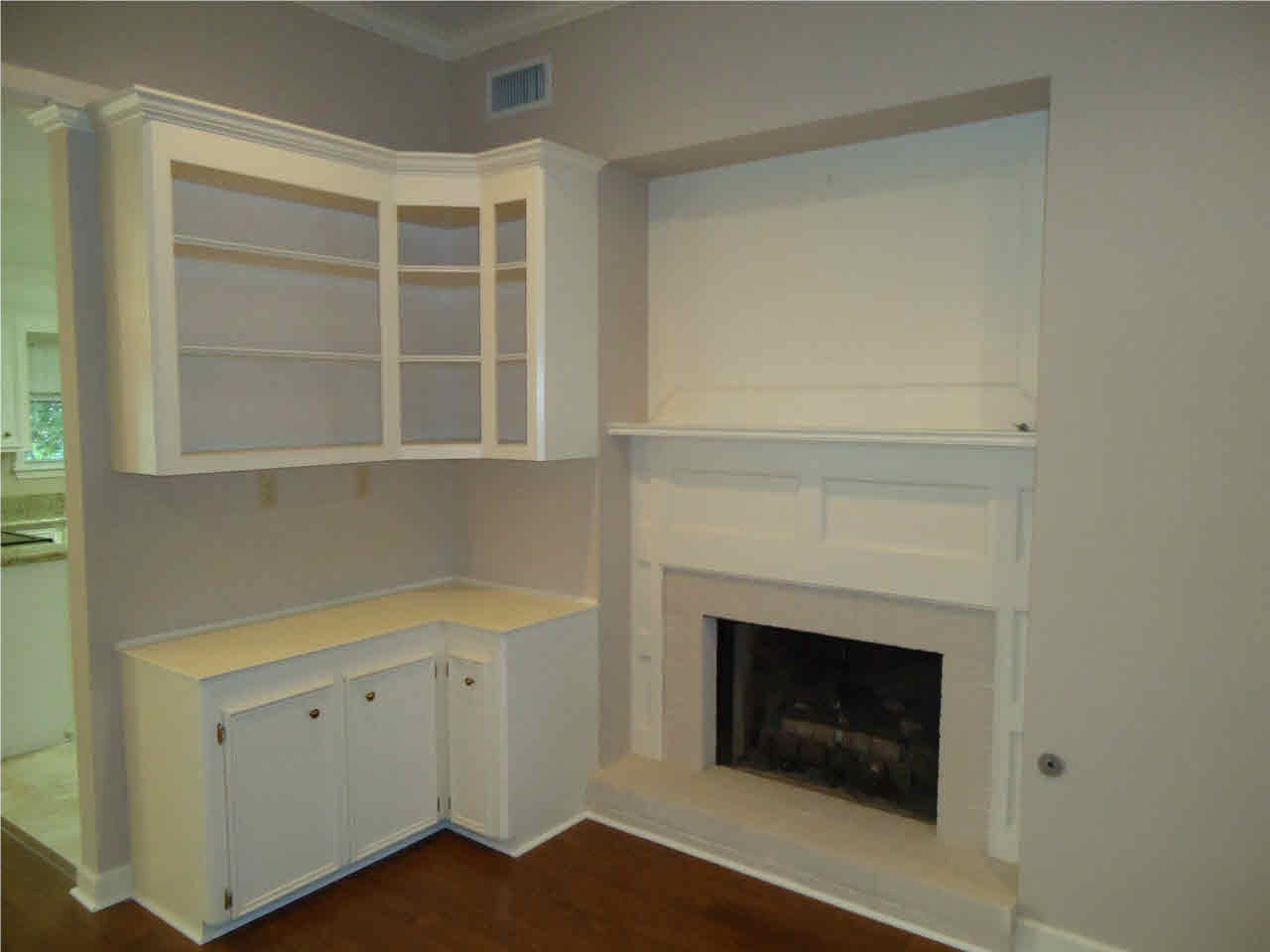 107 Timbercrest Drive Ridgeland, MS 39157 - Photo 6 of 25 Built-ins and fireplace great room