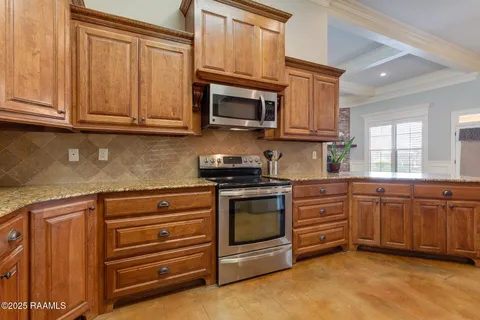 $450,000 | 107 South Montauban Drive, Lafayette, LA 70507