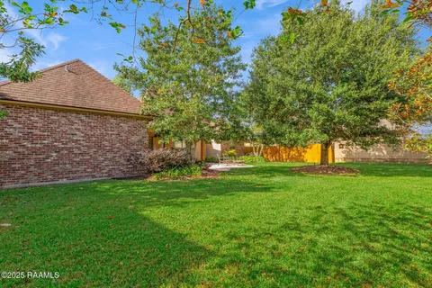 $450,000 | 107 South Montauban Drive, Lafayette, LA 70507