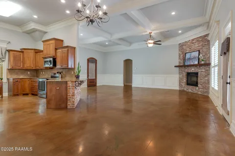 $450,000 | 107 South Montauban Drive, Lafayette, LA 70507