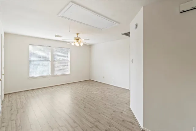 $2,300 | 1019 Norfolk Drive, Pearland, TX 77584