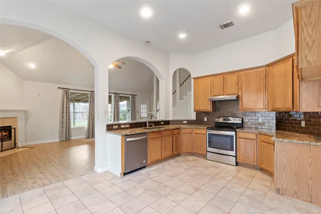 $2,300 | 1019 Norfolk Drive, Pearland, TX 77584