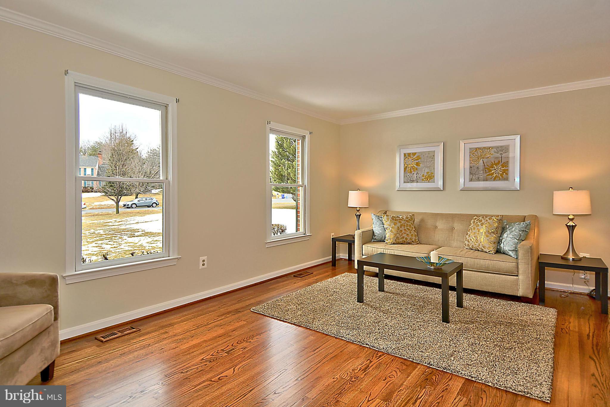 16810 Excaliber Way Sandy Spring, MD 20860 - Photo 6 of 30 Living Room