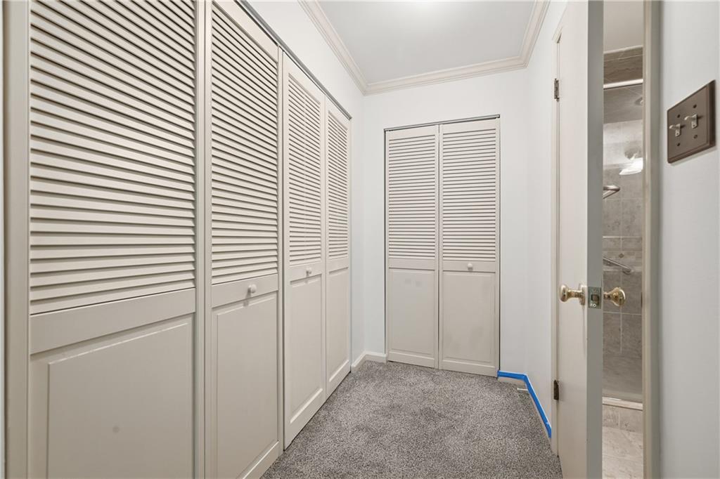 1500 Cochran Road, Unit 900 Pittsburgh, PA 15243 - Photo 25 of 32 Primary Bedroom closets