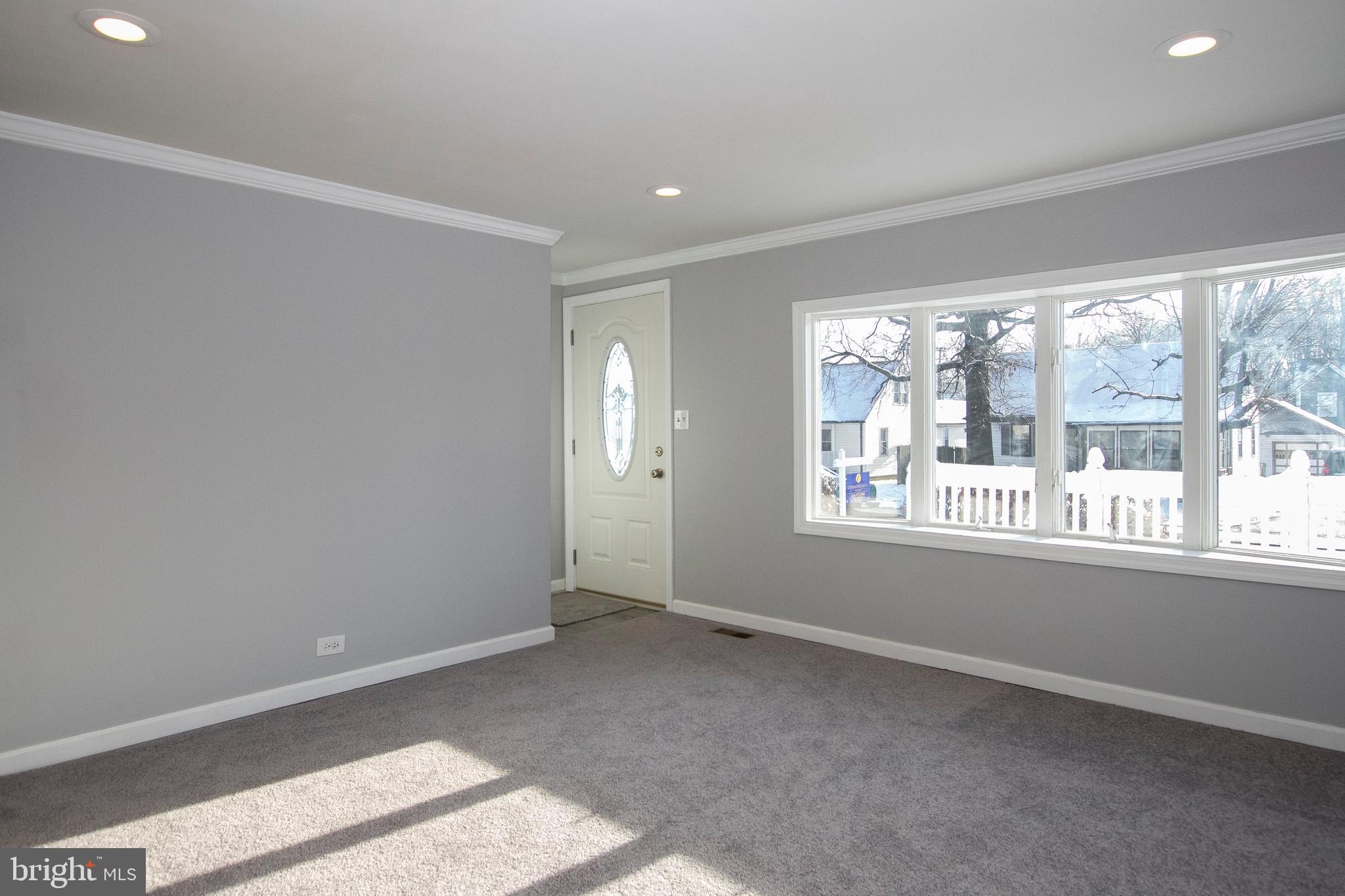 4 Branch Street Baltimore, MD 21221 - Photo 5 of 27 Living Room