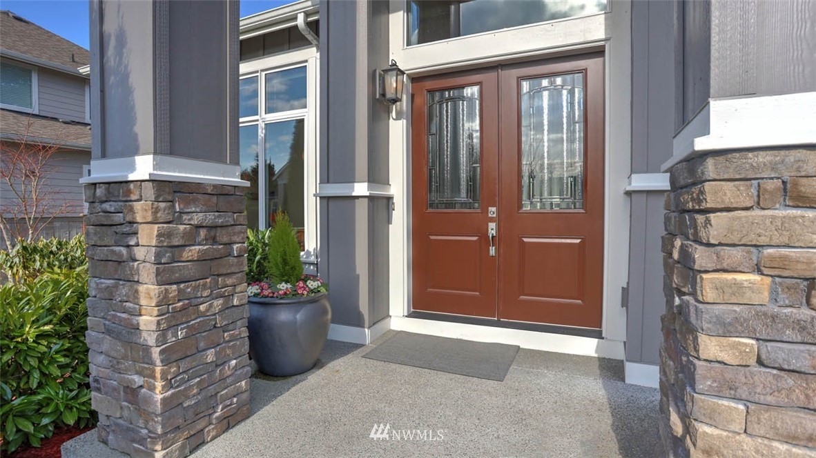 5610 Northeast 2nd Court Renton, WA 98059 - Photo 2 of 29