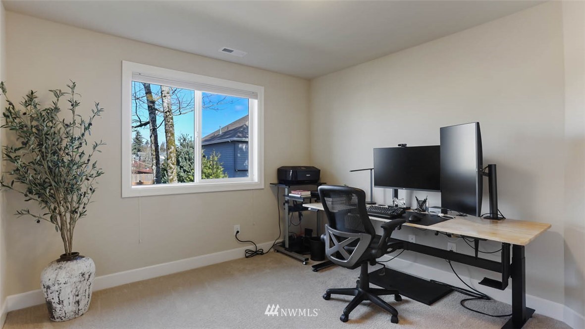 5610 Northeast 2nd Court Renton, WA 98059 - Photo 12 of 29