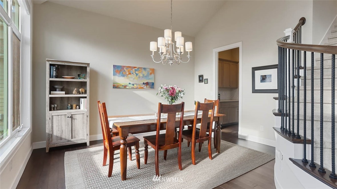 5610 Northeast 2nd Court Renton, WA 98059 - Photo 4 of 29