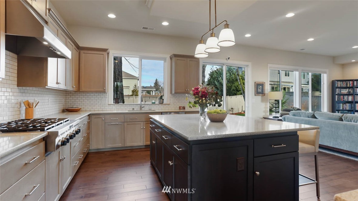 5610 Northeast 2nd Court Renton, WA 98059 - Photo 7 of 29