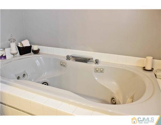 27 Nottingham Road Edison, NJ 08820 - Photo 16 of 22