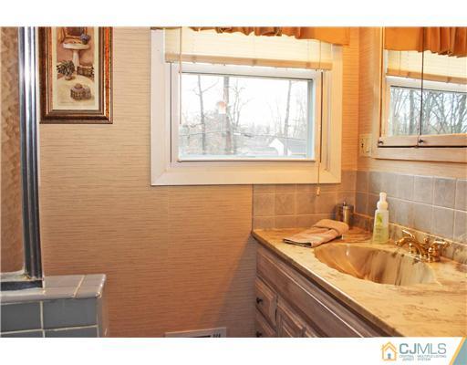 27 Nottingham Road Edison, NJ 08820 - Photo 18 of 22
