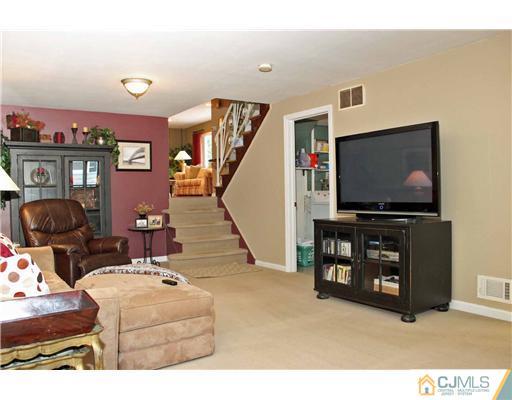27 Nottingham Road Edison, NJ 08820 - Photo 9 of 22