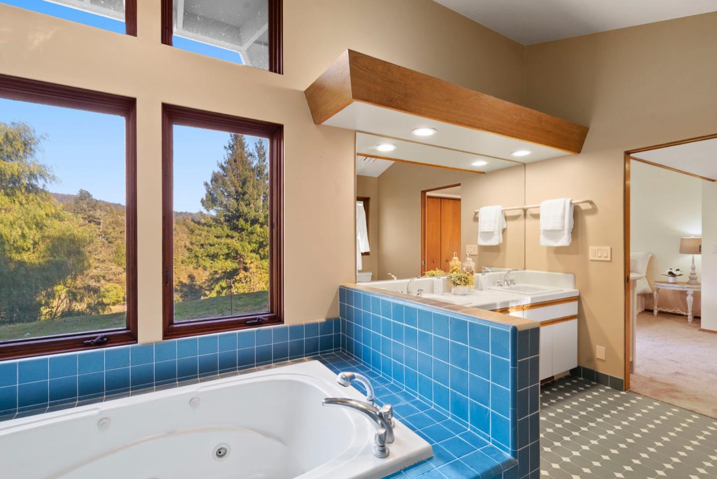 195 Raptor Road Watsonville, CA 95076 - Photo 33 of 63 a bathroom with a sink a large mirror and a bathtub