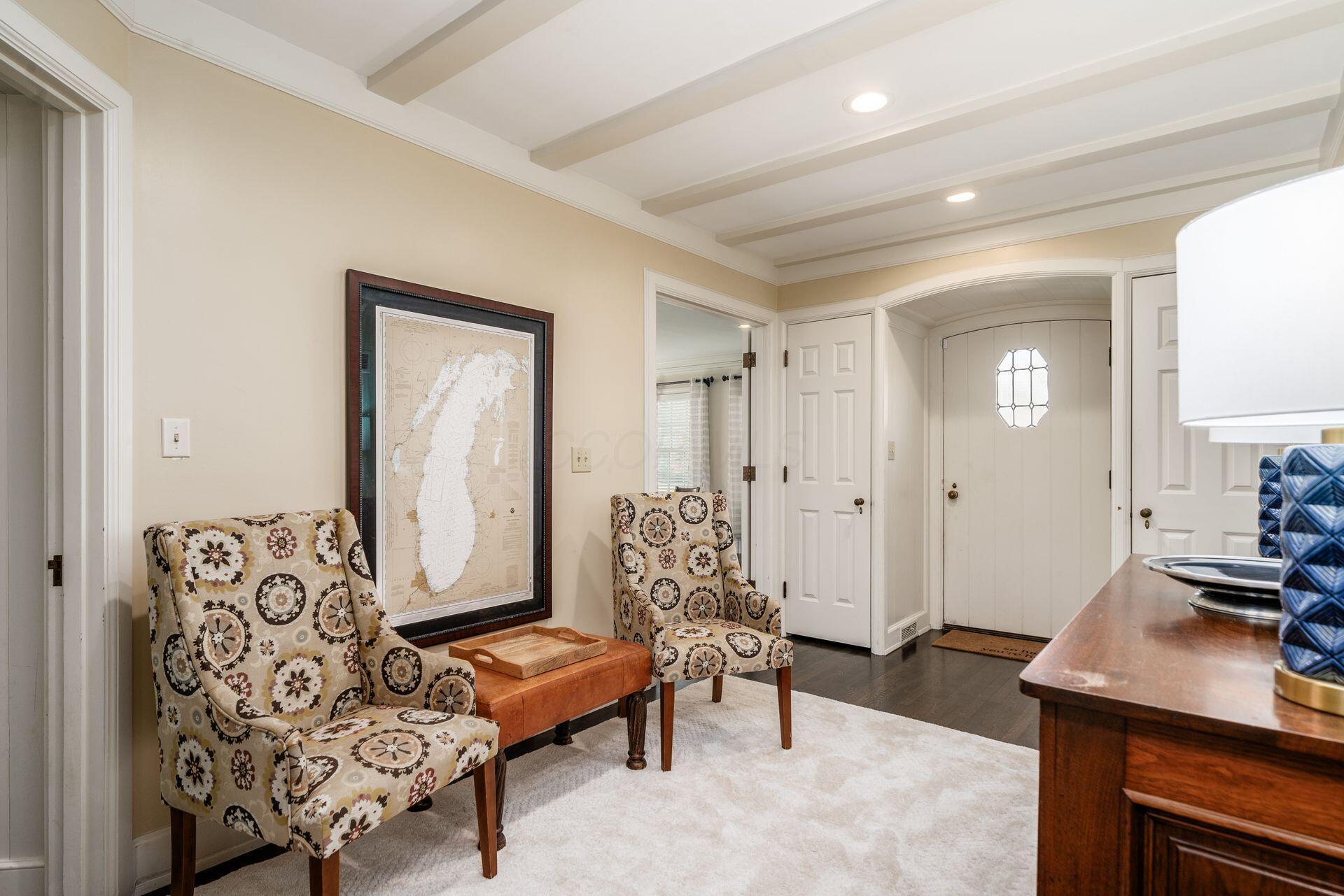 250 Ashbourne Road Bexley, OH 43209 - Photo 9 of 73 Entry/Foyer