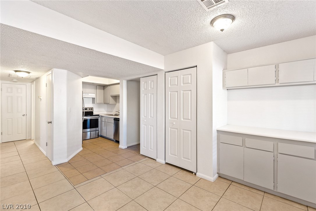 5729 Smoke Ranch Road, Unit B Las Vegas, NV 89108 - Photo 1 of 20