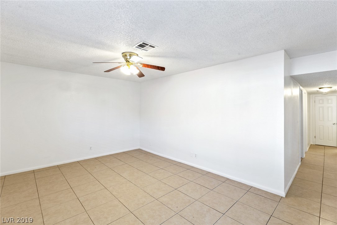 5729 Smoke Ranch Road, Unit B Las Vegas, NV 89108 - Photo 3 of 20