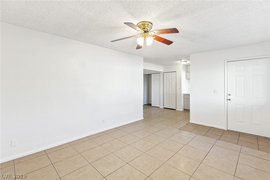 5729 Smoke Ranch Road, Unit B Las Vegas, NV 89108 - Photo 4 of 20
