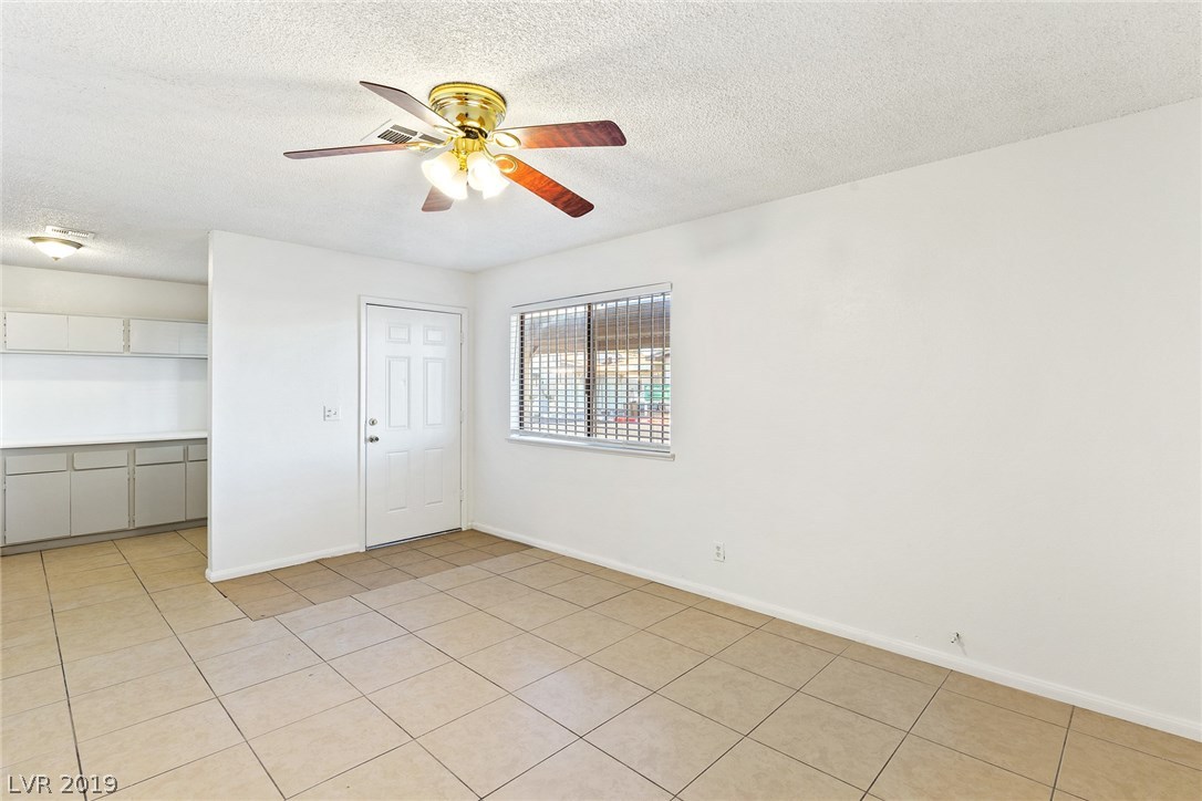 5729 Smoke Ranch Road, Unit B Las Vegas, NV 89108 - Photo 5 of 20