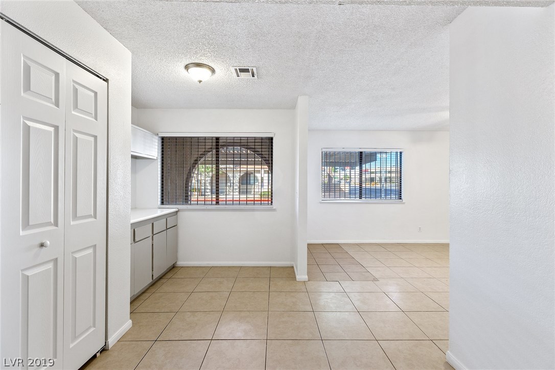 5729 Smoke Ranch Road, Unit B Las Vegas, NV 89108 - Photo 9 of 20