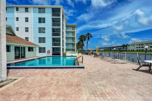 $1,950 | 108 Paradise Harbour Boulevard, Unit 512, North Palm Beach, FL 33408