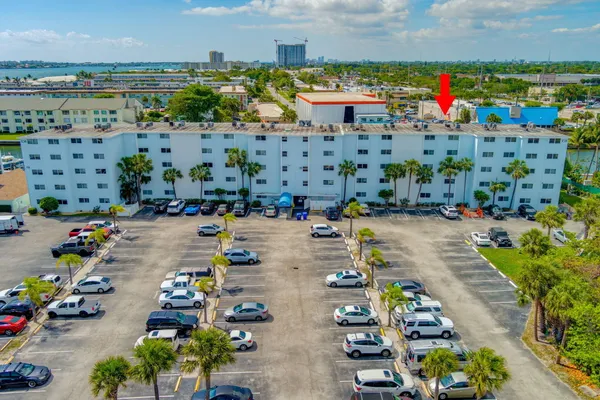 $1,950 | 108 Paradise Harbour Boulevard, Unit 512, North Palm Beach, FL 33408