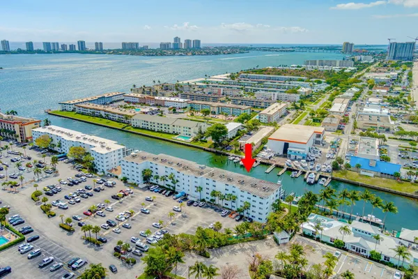 $1,950 | 108 Paradise Harbour Boulevard, Unit 512, North Palm Beach, FL 33408