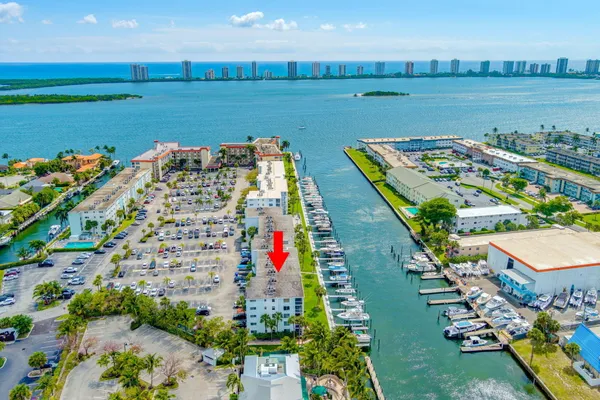 $1,950 | 108 Paradise Harbour Boulevard, Unit 512, North Palm Beach, FL 33408