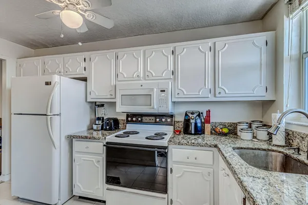 $1,950 | 108 Paradise Harbour Boulevard, Unit 512, North Palm Beach, FL 33408