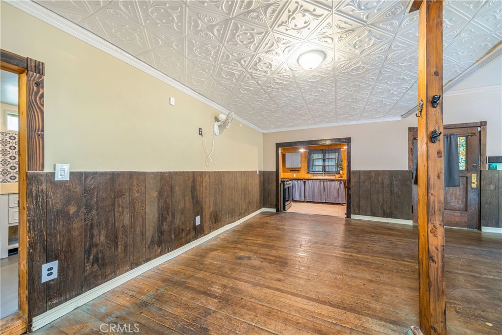 1501 Oriole Road Wrightwood, CA 92397 - Photo 11 of 29 a view of an entryway with wooden floor