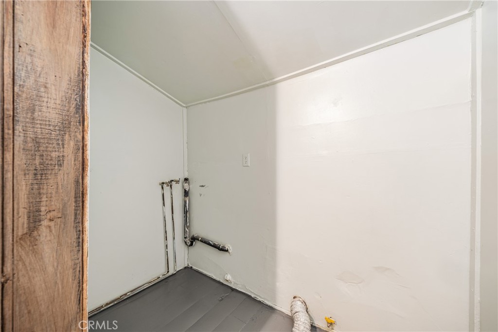 1501 Oriole Road Wrightwood, CA 92397 - Photo 21 of 29 a view of an empty room