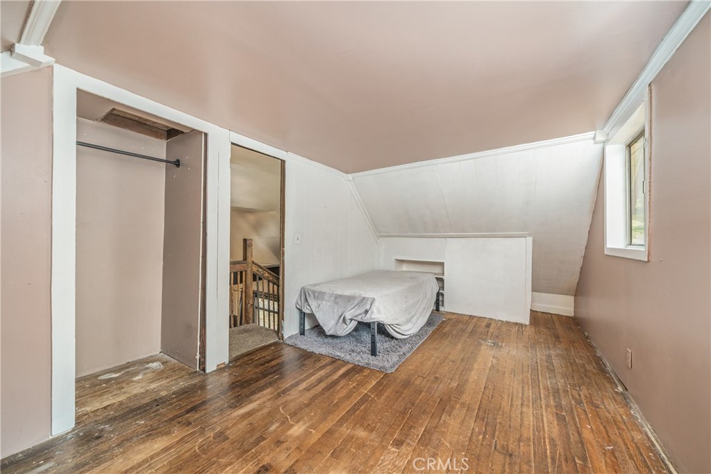 1501 Oriole Road Wrightwood, CA 92397 - Photo 22 of 29 a living room with wooden floor and furniture