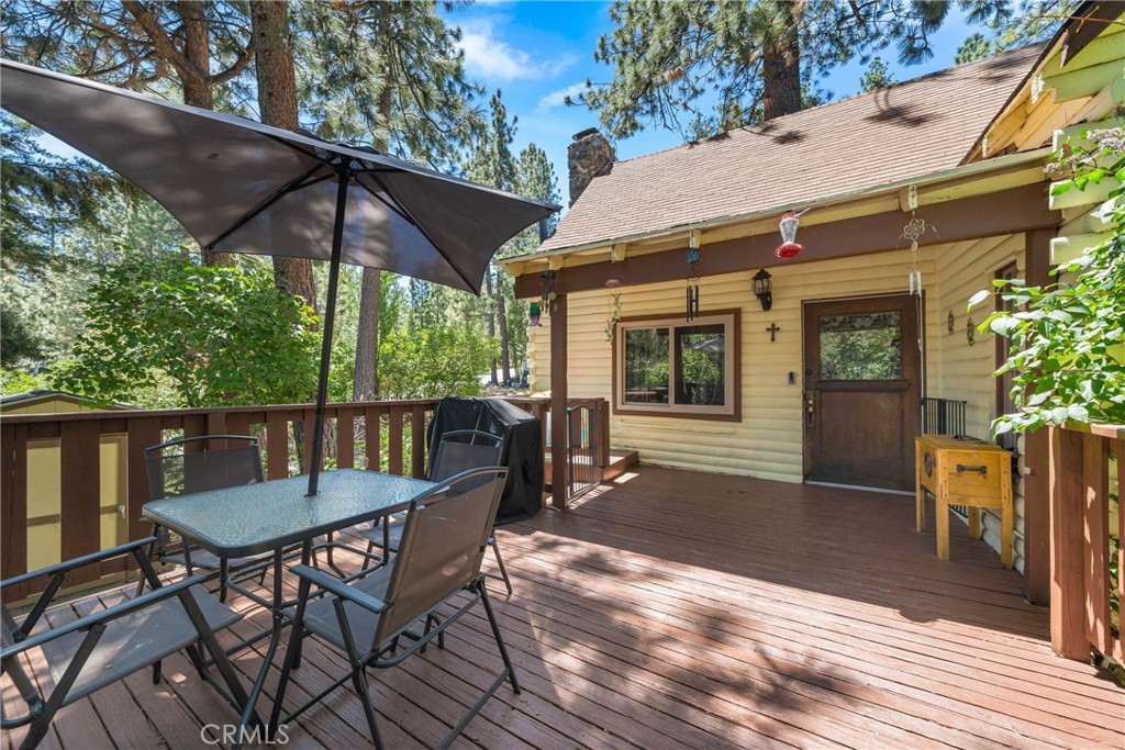 1501 Oriole Road Wrightwood, CA 92397 - Photo 3 of 29 a view of a patio with table and chairs under an umbrella