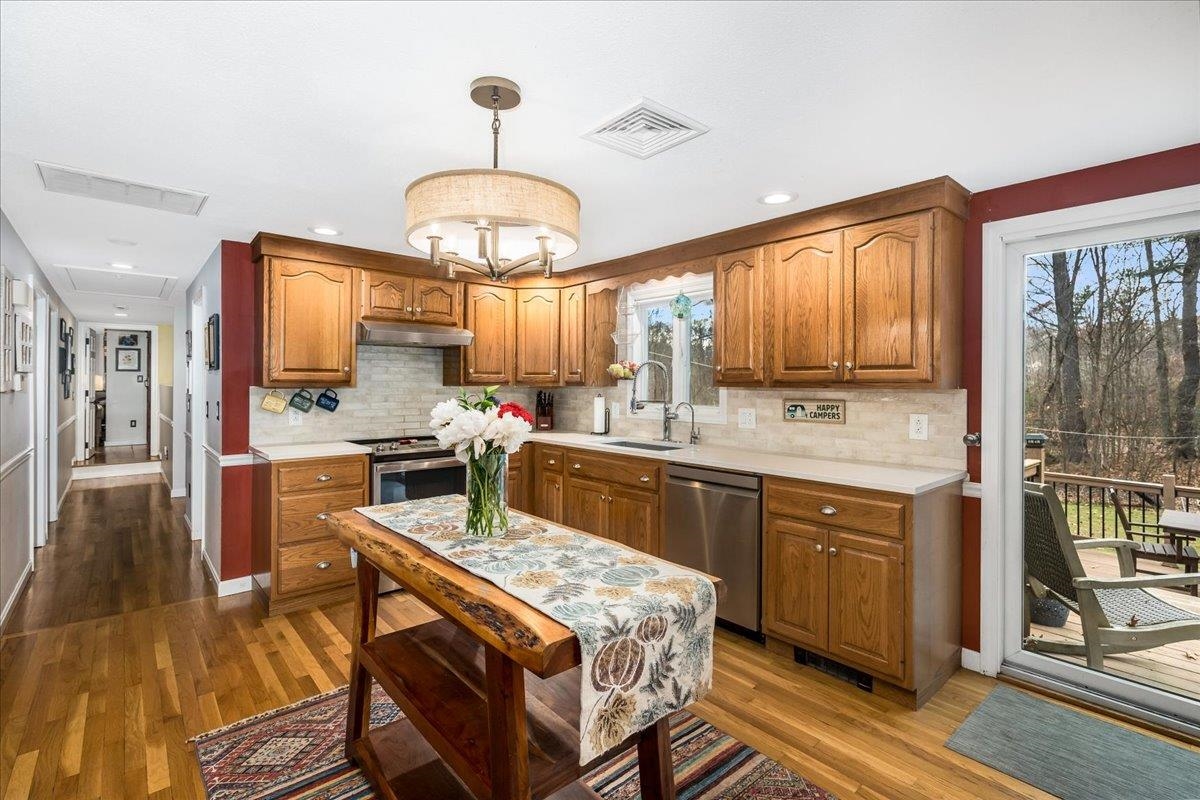 21 Berry Road Derry, NH 03038 - Photo 11 of 52