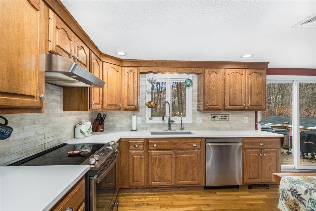 21 Berry Road Derry, NH 03038 - Photo 12 of 52