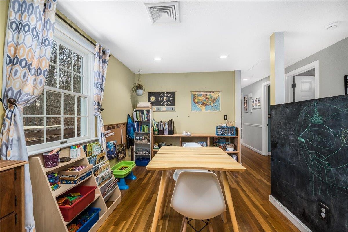 21 Berry Road Derry, NH 03038 - Photo 20 of 52