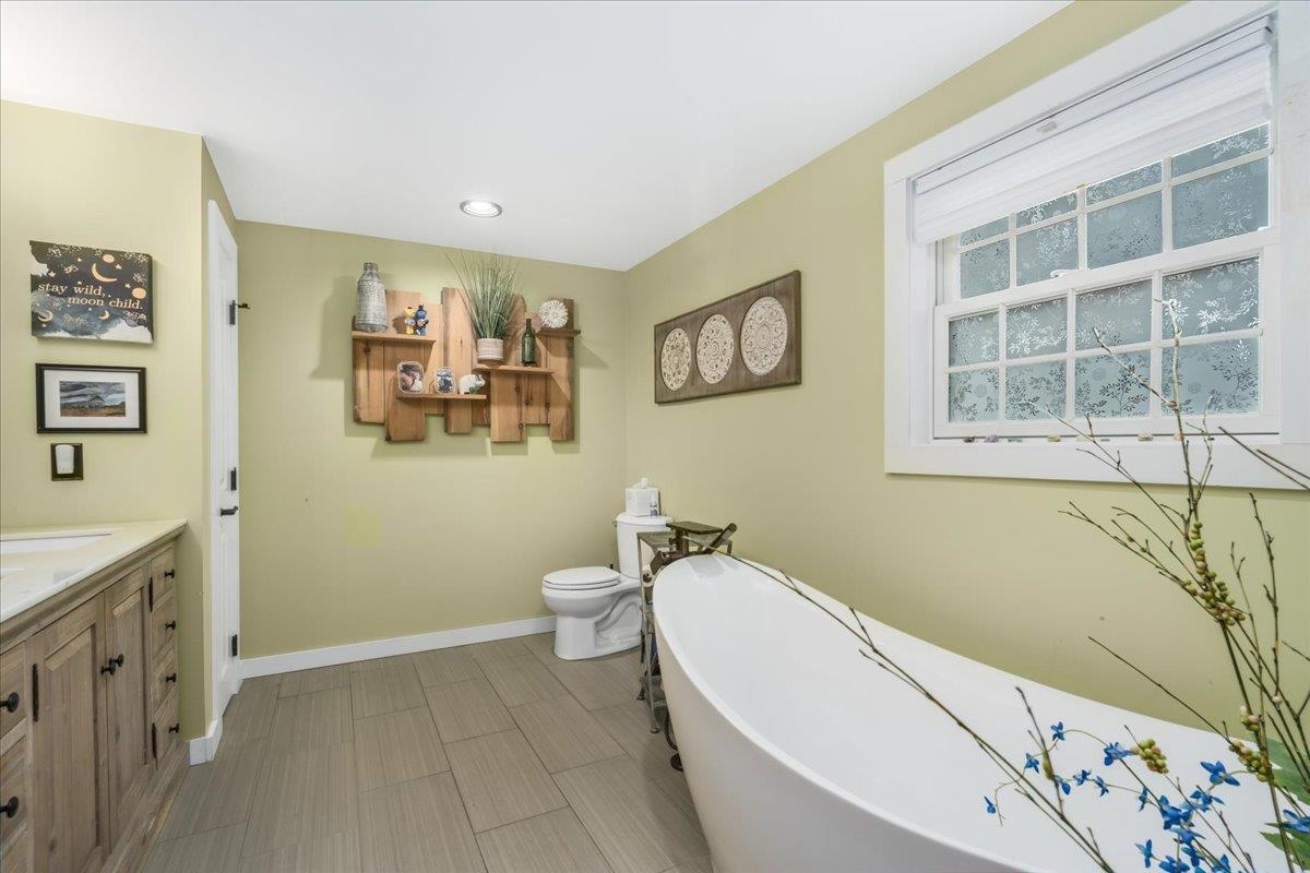 21 Berry Road Derry, NH 03038 - Photo 25 of 52