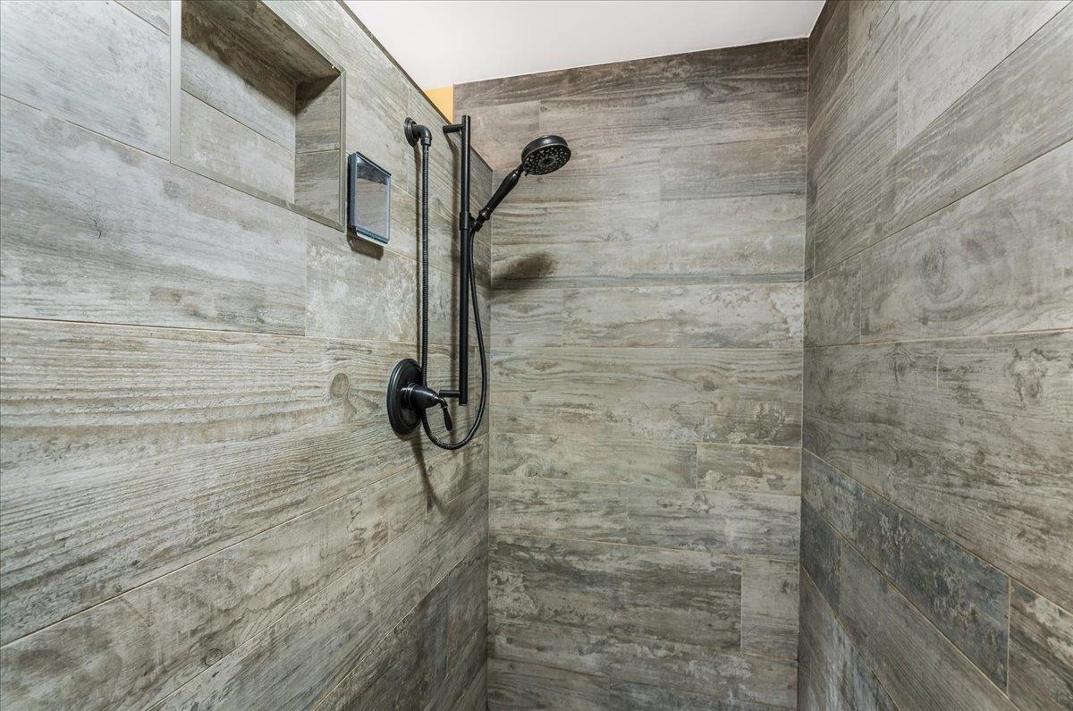 21 Berry Road Derry, NH 03038 - Photo 26 of 52