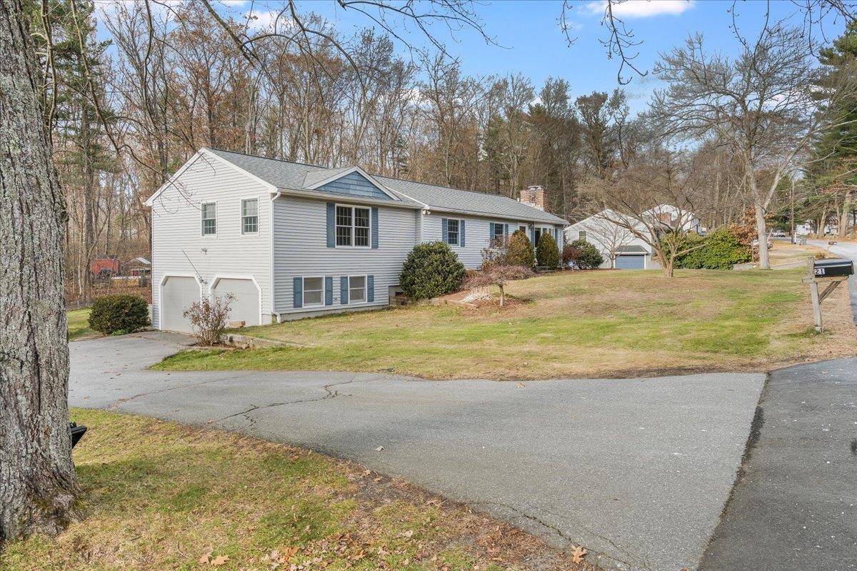 21 Berry Road Derry, NH 03038 - Photo 3 of 52