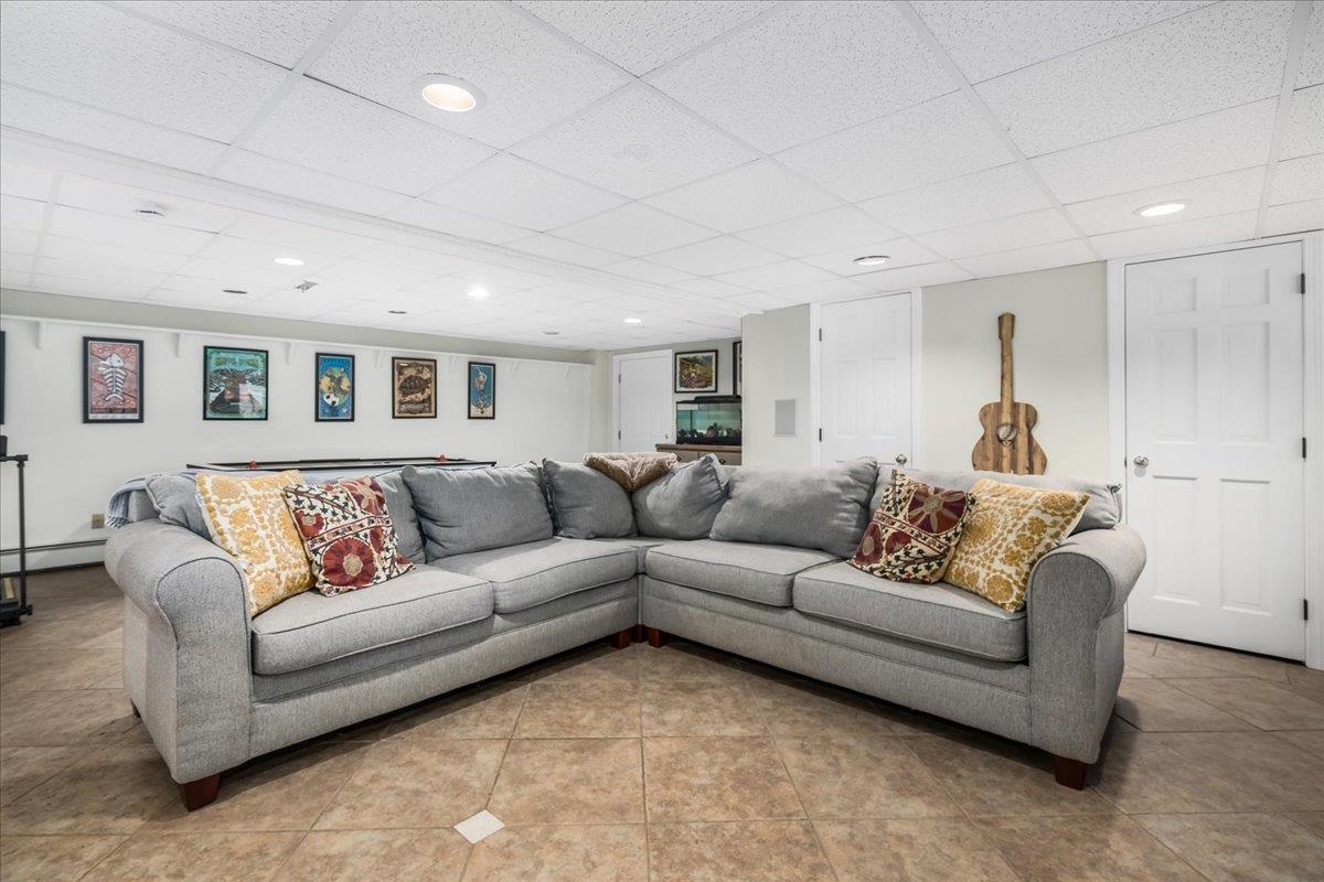 21 Berry Road Derry, NH 03038 - Photo 33 of 52