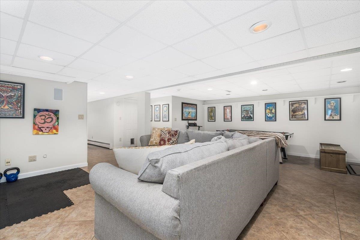 21 Berry Road Derry, NH 03038 - Photo 34 of 52