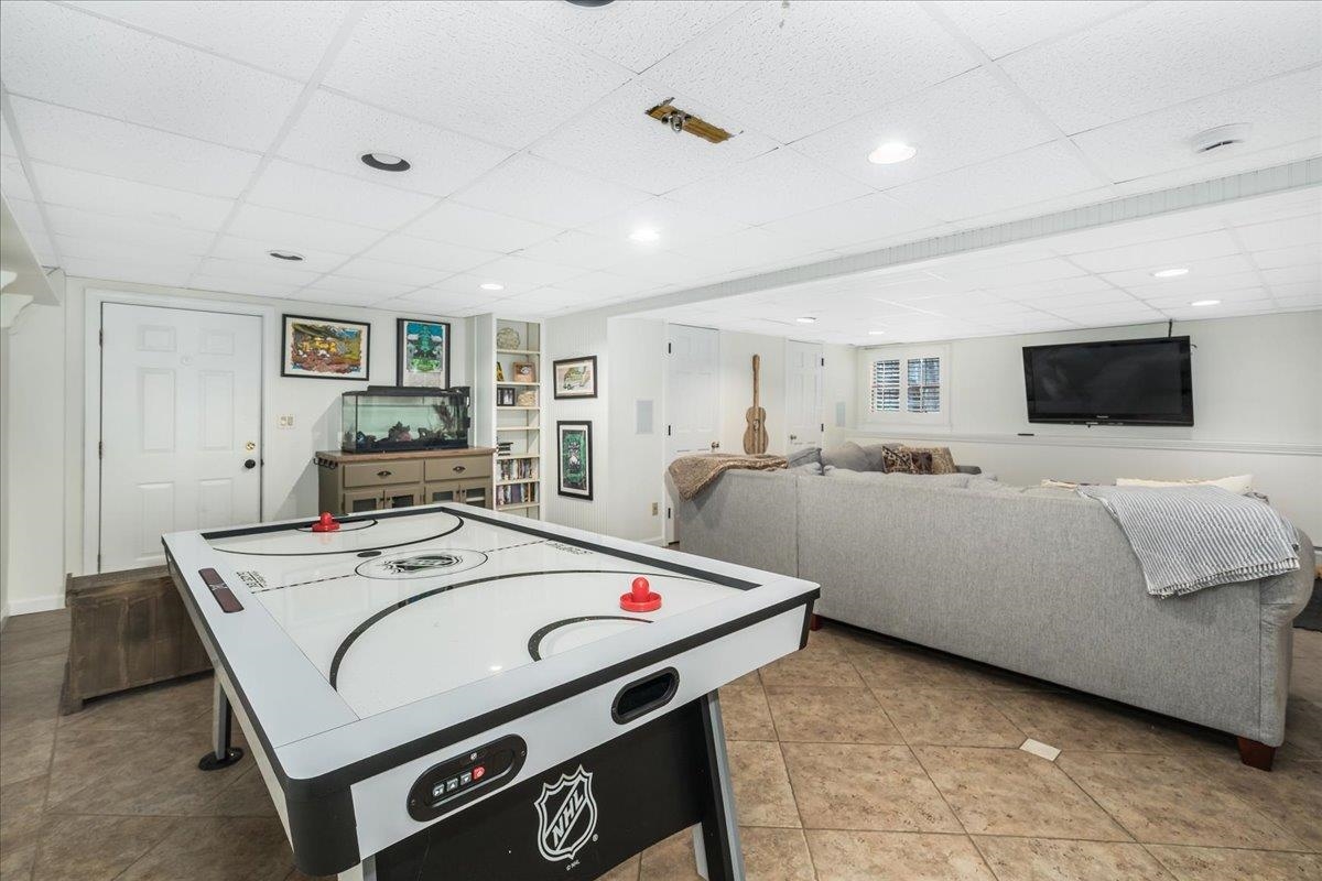 21 Berry Road Derry, NH 03038 - Photo 35 of 52