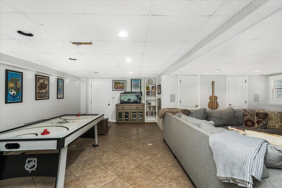 21 Berry Road Derry, NH 03038 - Photo 37 of 52