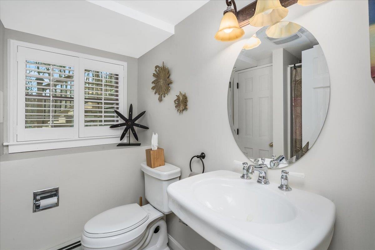 21 Berry Road Derry, NH 03038 - Photo 38 of 52