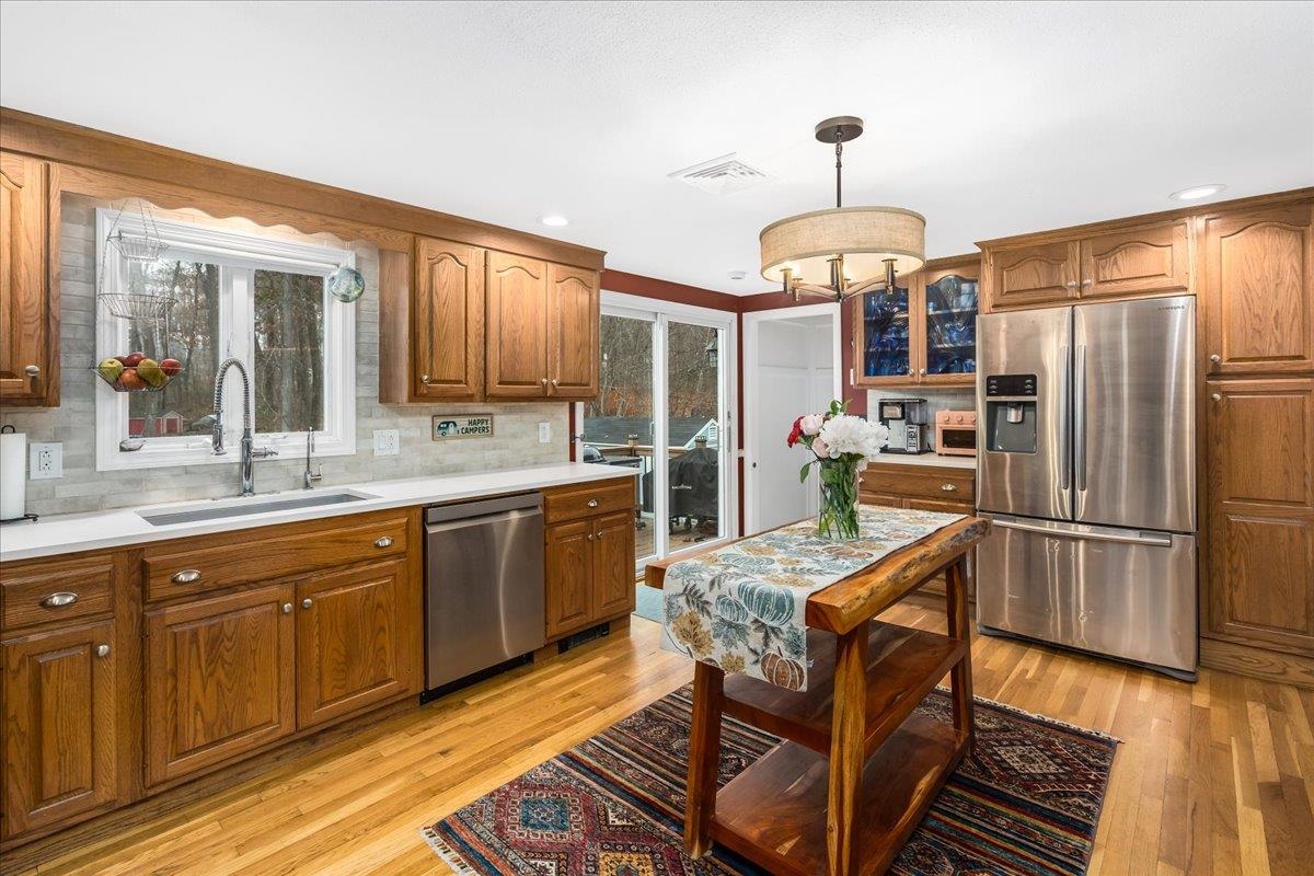 21 Berry Road Derry, NH 03038 - Photo 9 of 52