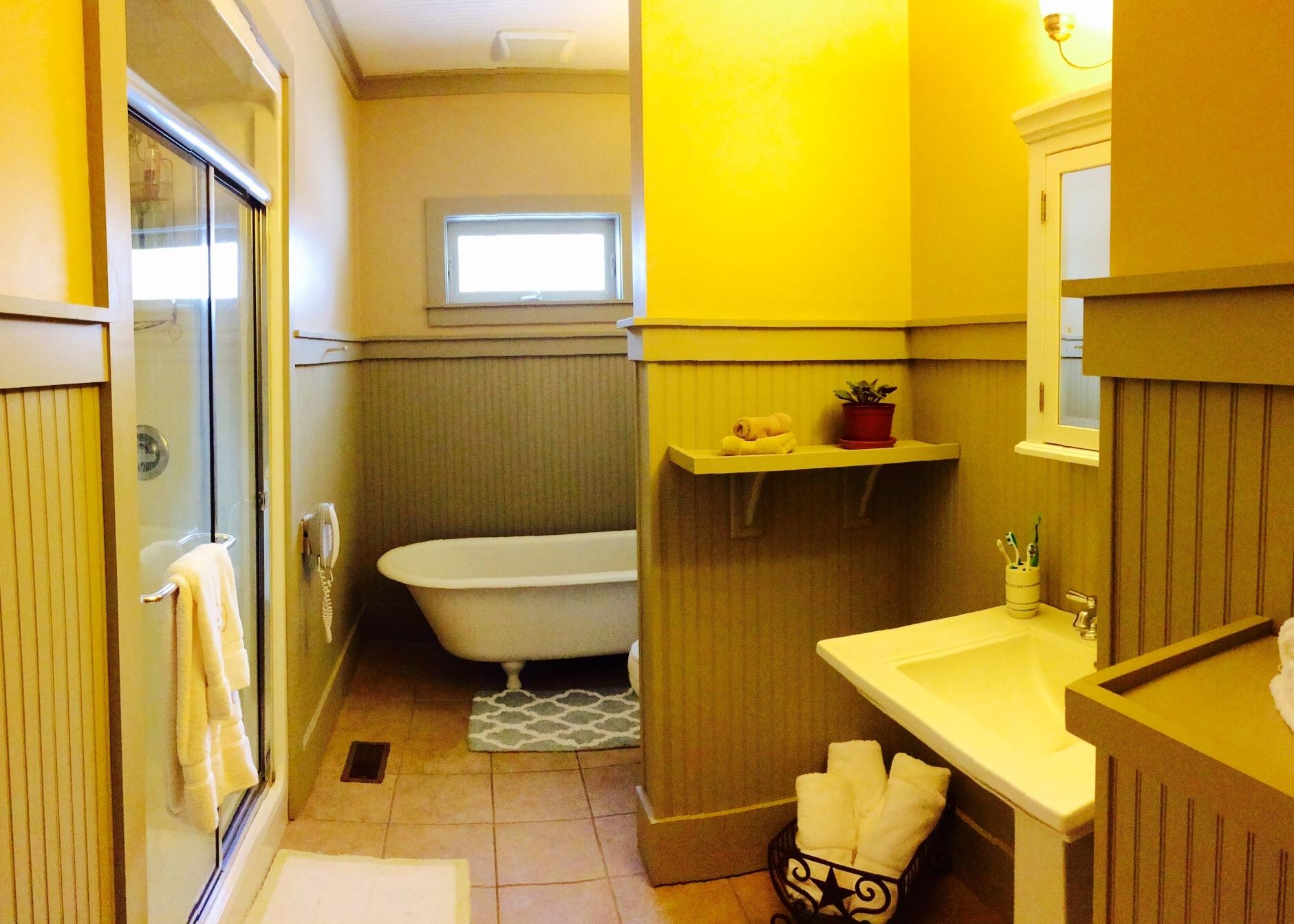152 West Creston Road Crossville, TN 38571 - Photo 12 of 25 12 Master bath